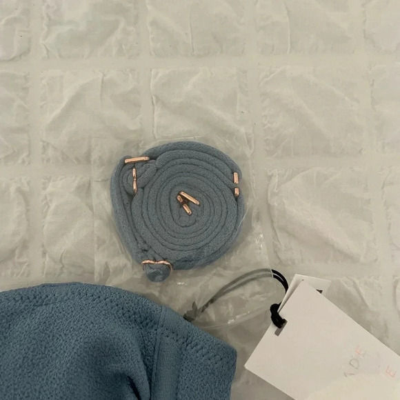 Shade & Shore bandeau with removable straps - Picture 4 of 10